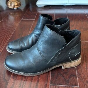 EUC Josef Seibel Sienna 81 black genuine leather ankle boots size 39 / 8.5
